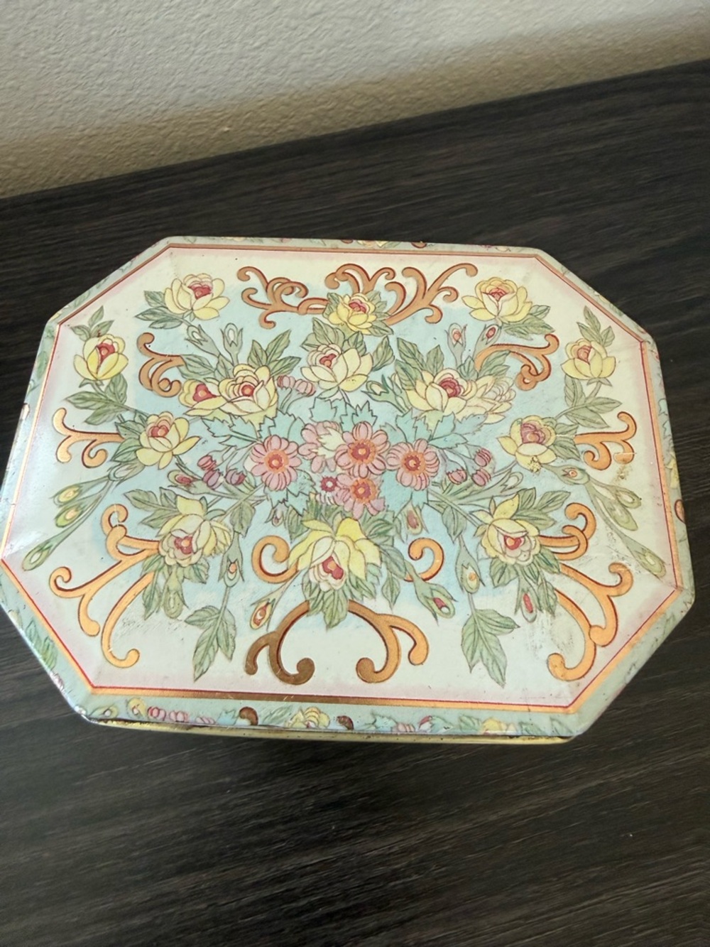 Vintage Floral Meister Tin box with lid made in Brazil - Picture 4 of 9